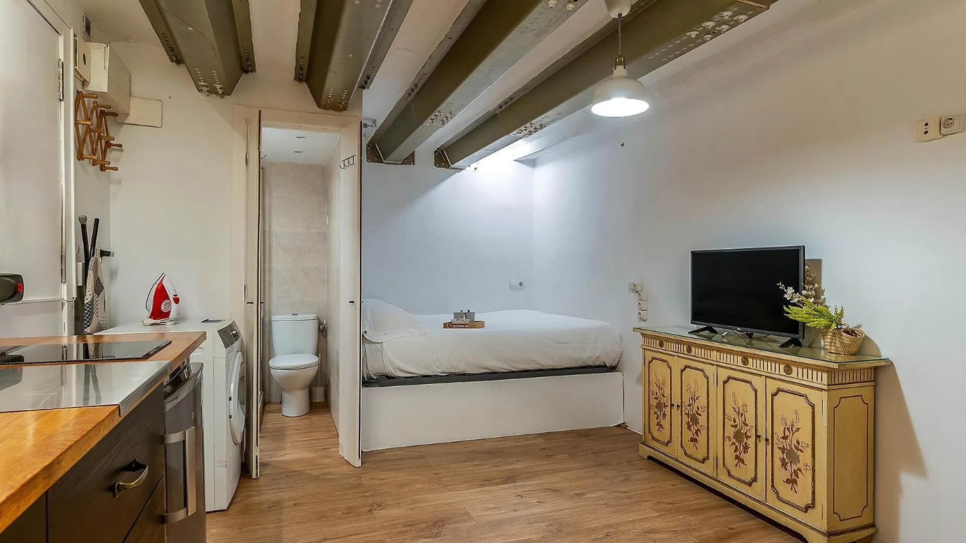 Ab Sant Antoni Studio Barcelona 0*,  Spain