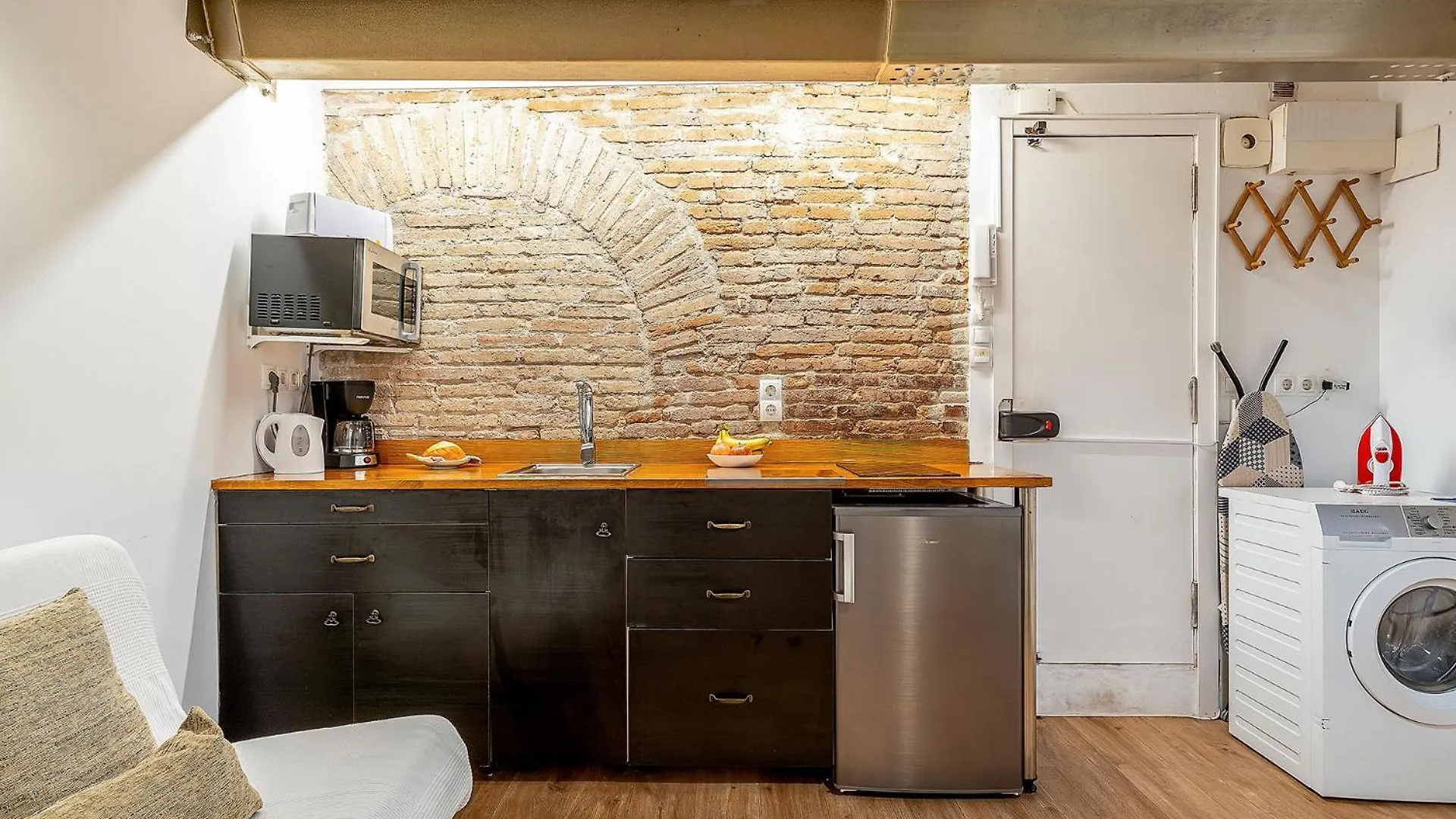 Ab Sant Antoni Studio Barcelona 0*,