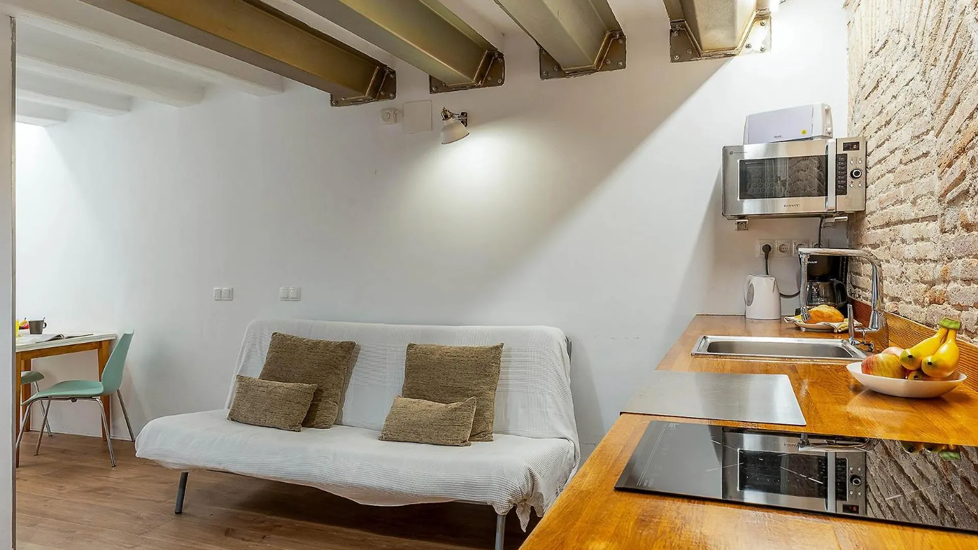 Ab Sant Antoni Studio Barcelona 0*,